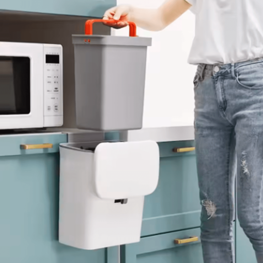 Lixeira Compacta Pendurável com Tampa 7 Litros – Organização e Praticidade ao seu Alcance!